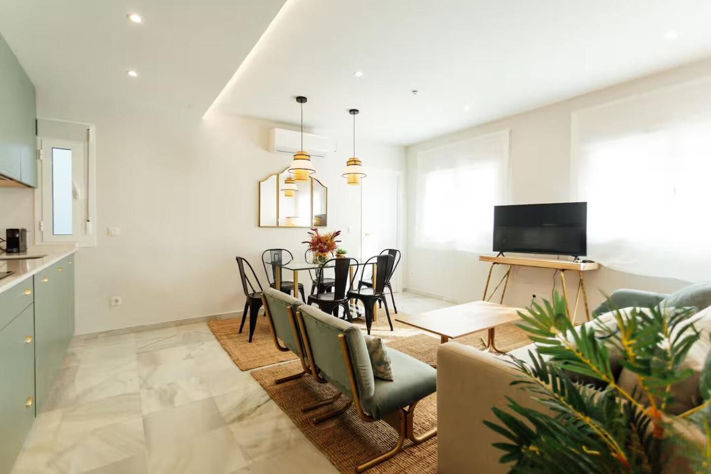 Reformed And Comfy- 2Bd 2Bth- Arenal Apartment Sevilla Bagian luar foto