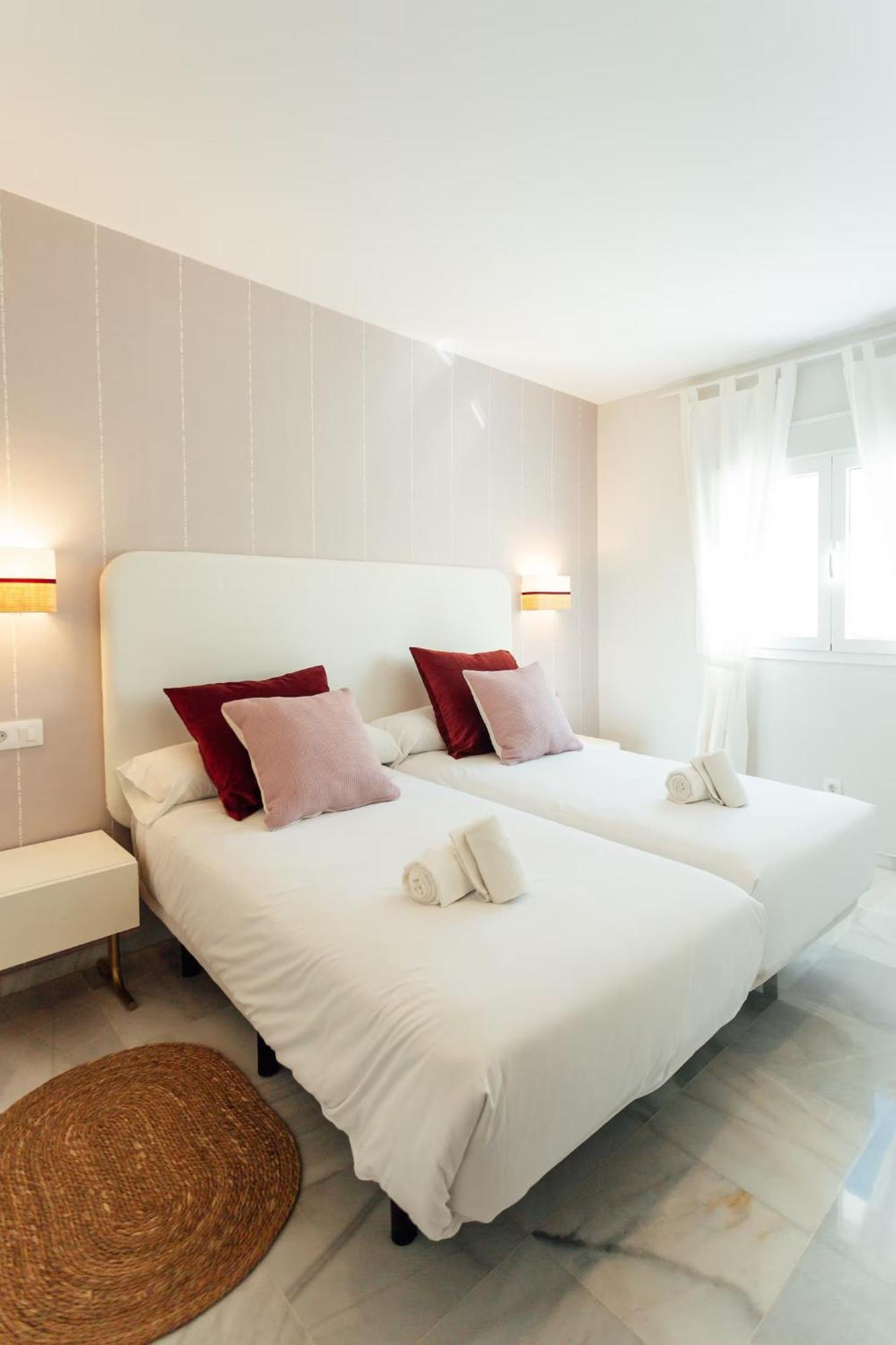 Reformed And Comfy- 2Bd 2Bth- Arenal Apartment Sevilla Bagian luar foto