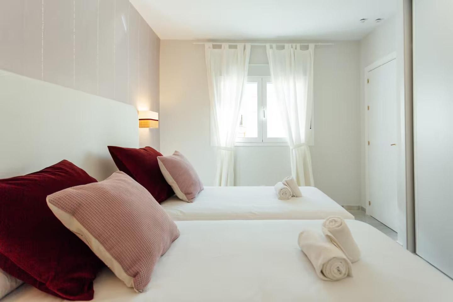 Reformed And Comfy- 2Bd 2Bth- Arenal Apartment Sevilla Bagian luar foto