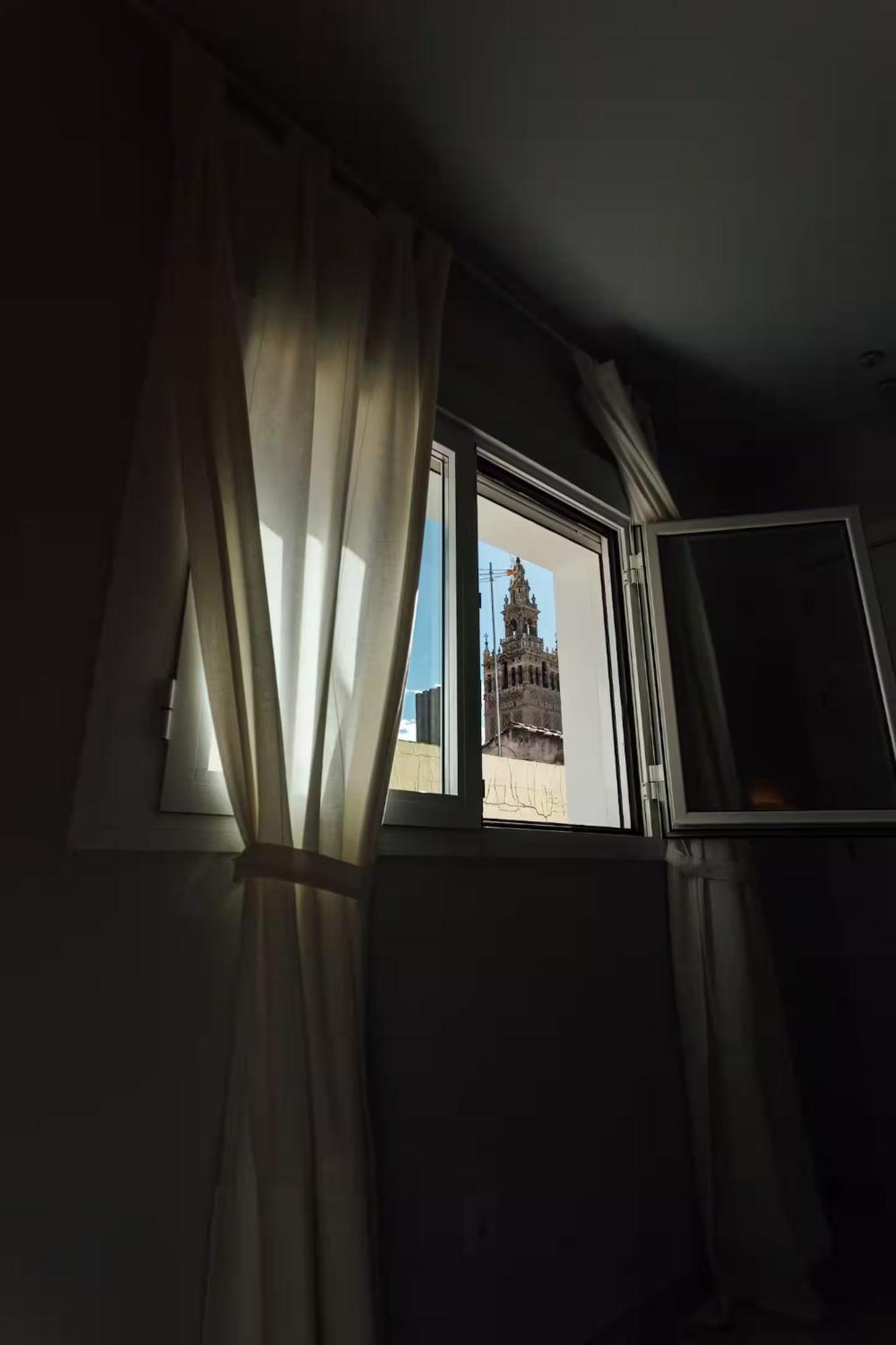 Reformed And Comfy- 2Bd 2Bth- Arenal Apartment Sevilla Bagian luar foto