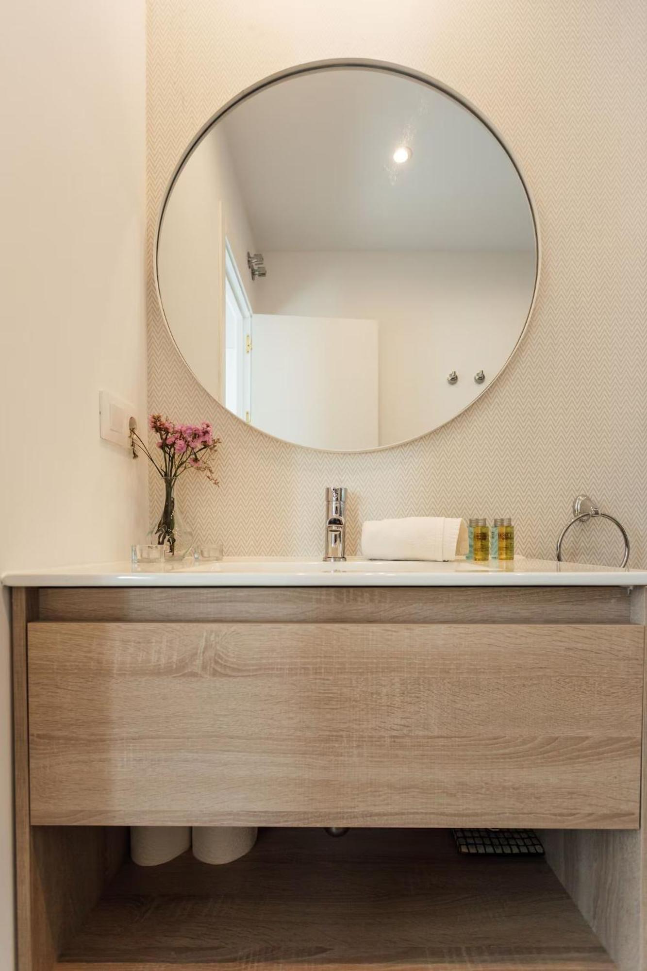 Reformed And Comfy- 2Bd 2Bth- Arenal Apartment Sevilla Bagian luar foto