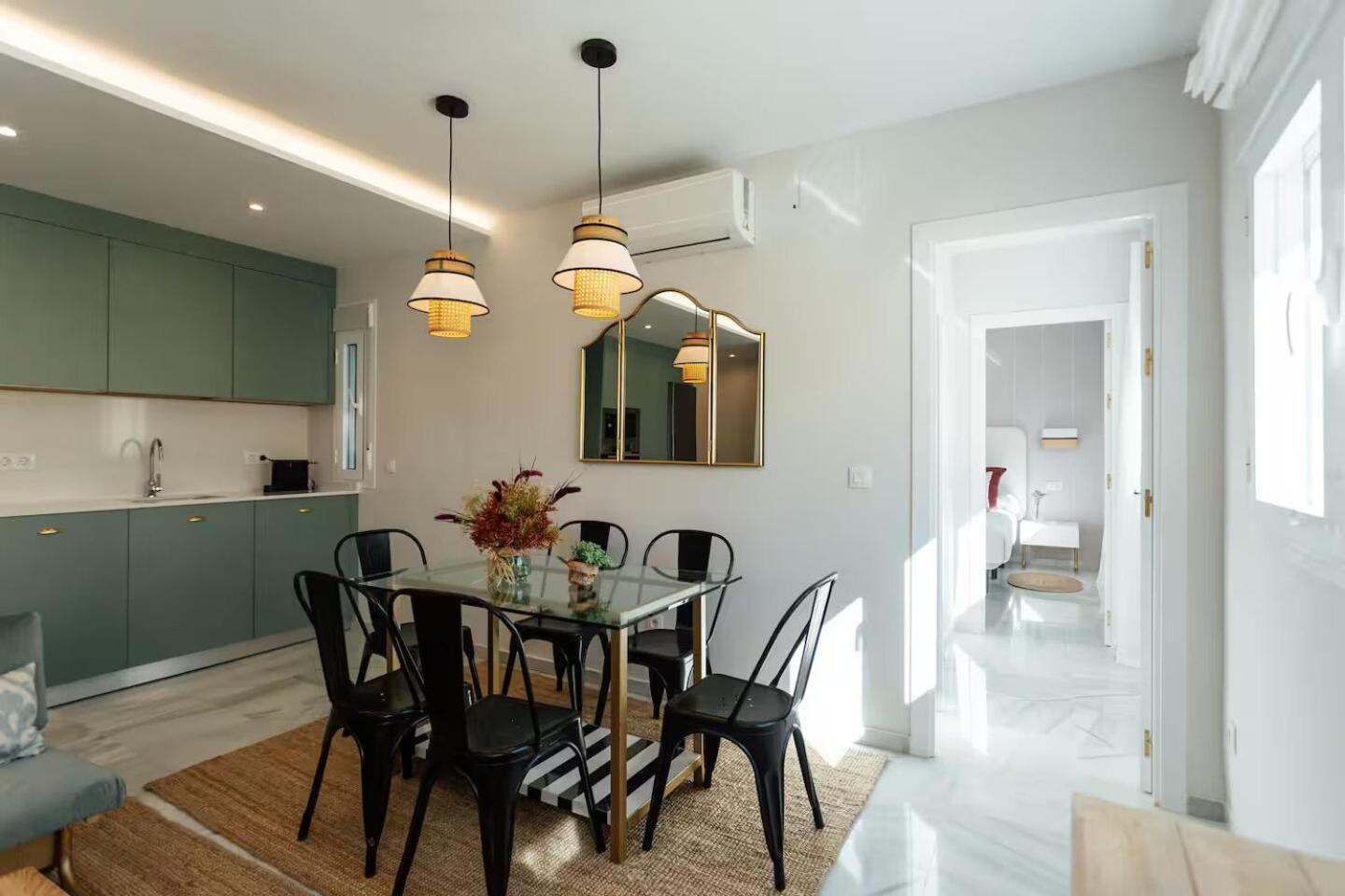 Reformed And Comfy- 2Bd 2Bth- Arenal Apartment Sevilla Bagian luar foto