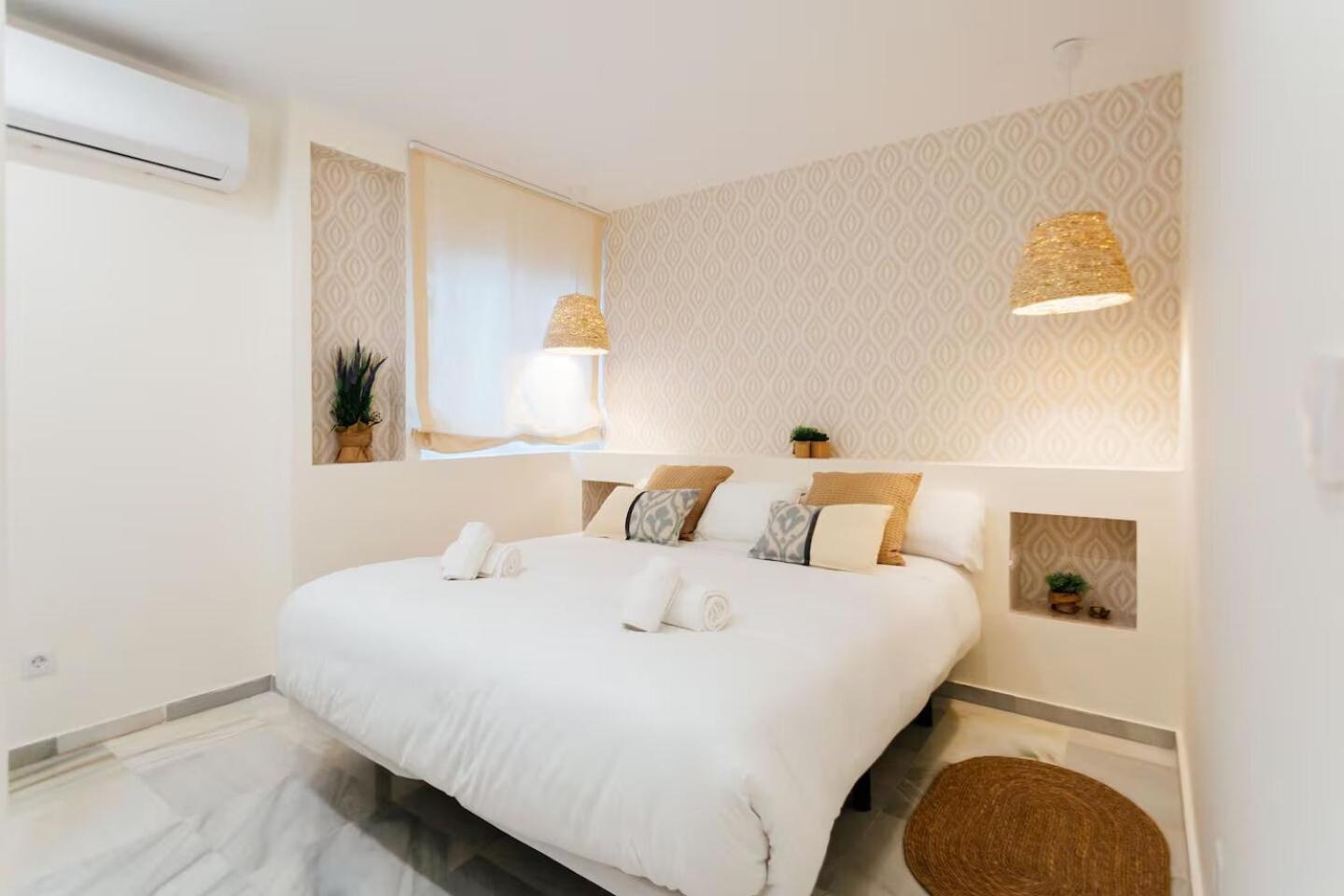 Reformed And Comfy- 2Bd 2Bth- Arenal Apartment Sevilla Bagian luar foto