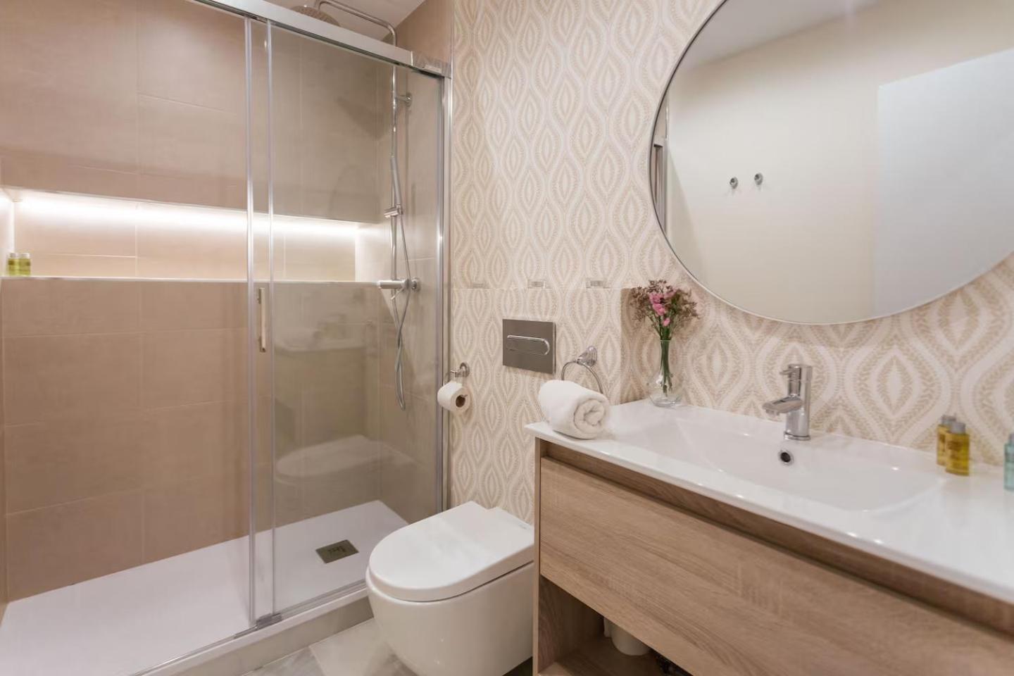 Reformed And Comfy- 2Bd 2Bth- Arenal Apartment Sevilla Bagian luar foto